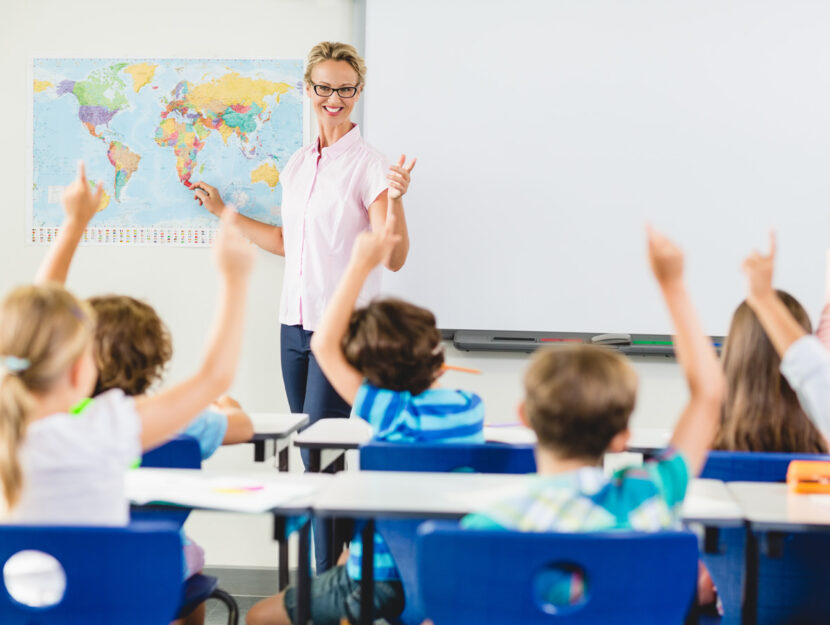 Maestra scuola bambini