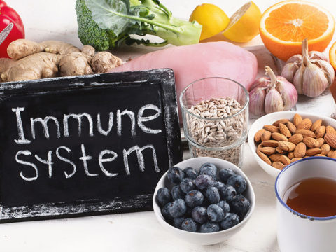 Come aiutare il sistema immunitario con l'alimentazione