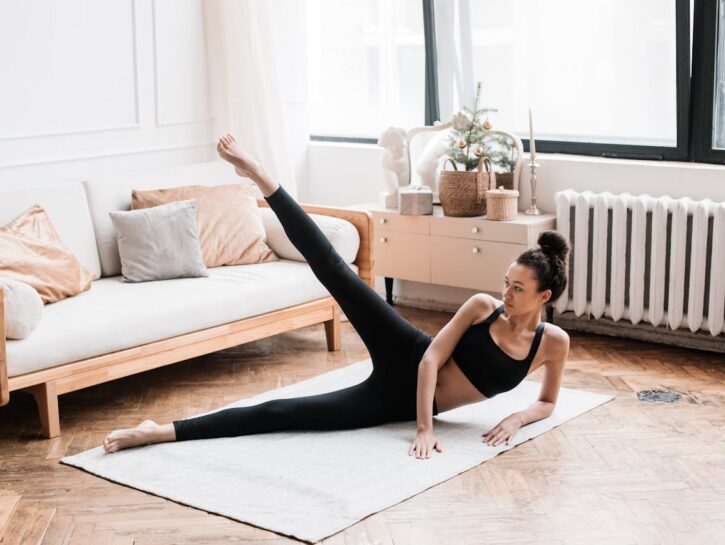 Gambe forti e toniche: l’allenamento perfetto da fare a casa