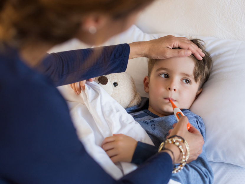 bambino lette febbre termometro mamma