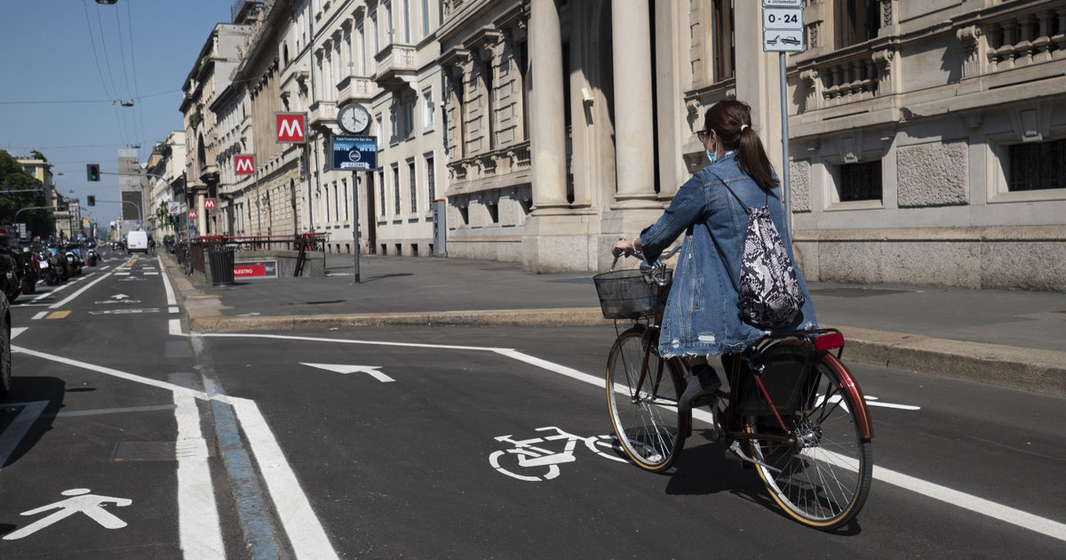bicicletta contromano codice della strada