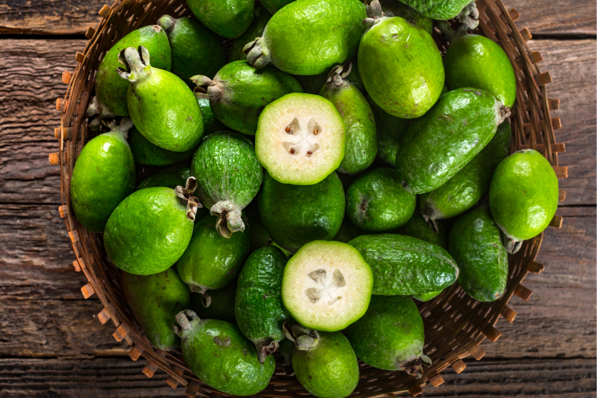 Feijoa Cosa E Come Si Mangia Proprieta E Benefici Donna Moderna