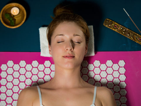 Tappetino per agopressione: tutti i benefici di un  massaggio prêt-à-porter