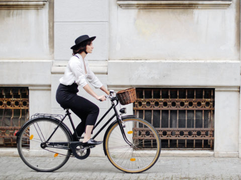 Pedalando sotto la pioggia: gli accessori da avere