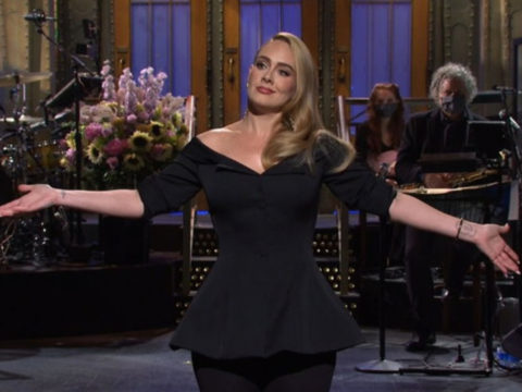Una nuova Adele incanta al "Saturday Night Live"