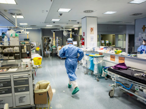 CoviDiaries: la mostra fotografica che rende omaggio a medici e infermieri