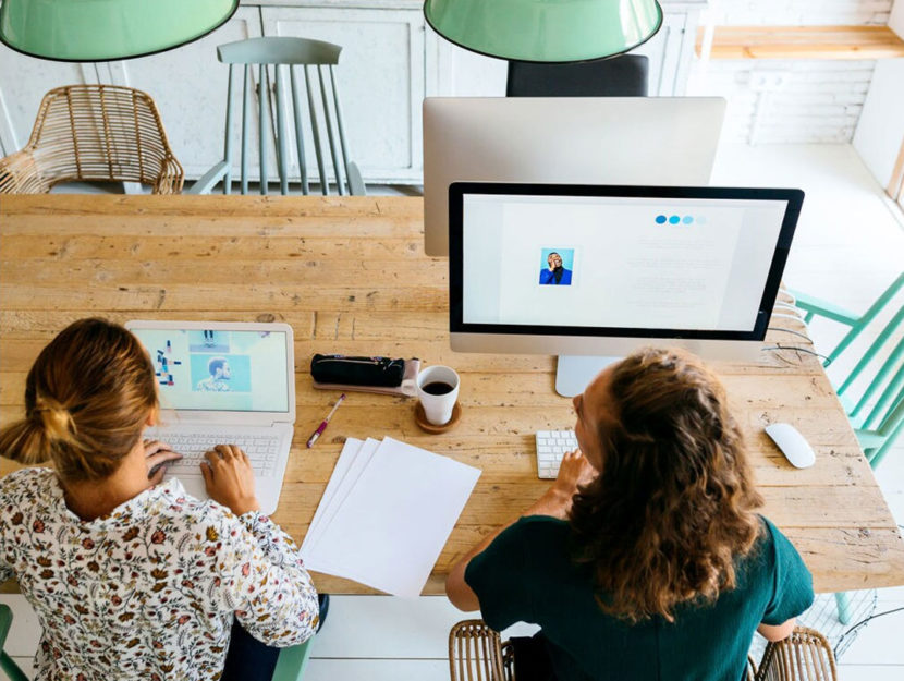 Ragazze ufficio coworking