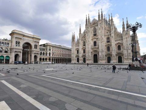 A Milano arriva il divieto di fumo all’aperto