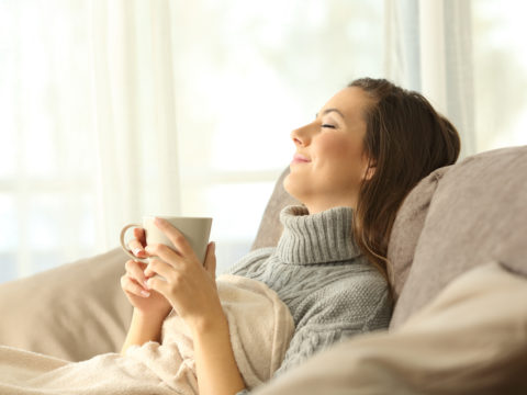 Dormire meglio con il freddo: quello che devi sapere sulla coperta termica