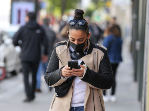 Come disinfettare cellulari e denaro