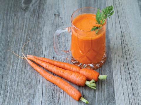 Succo di carota: 8 benefici che lo rendono un alleato della salute
