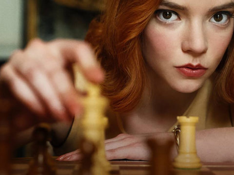 “La regina degli scacchi”, la serie tv che piace alle donne