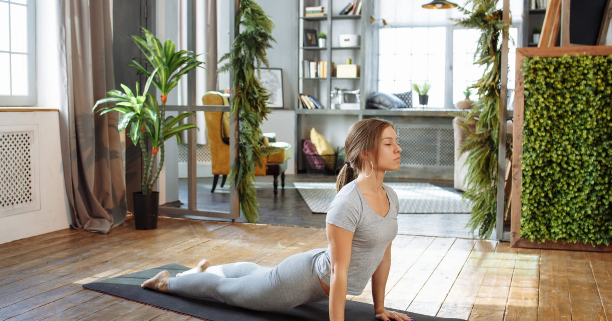 Yoga anti cellulite: posizioni yoga efficaci contro la cellulite - Donna  Moderna
