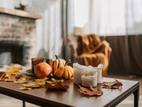 Decorare la casa in autunno: idee per la zona living