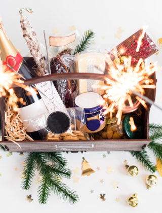 Cesti natalizi gastronomici: guida al regalo perfetto per gli amanti della tavola