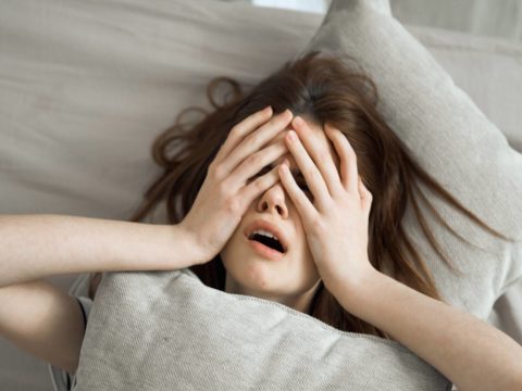 Fai i conti con l'hangover? Ecco i metodi naturali per far passare la sbornia