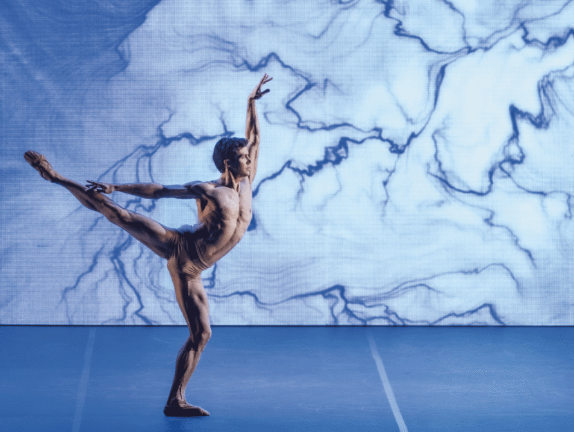 Un'immagine di Roberto Bolle in Prototype (Teatro degli Arcimboldi, Milano, 2018) contenuta nel nuov