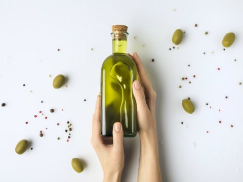 Olio d'oliva: proprietà benefiche e consigli di bellezza