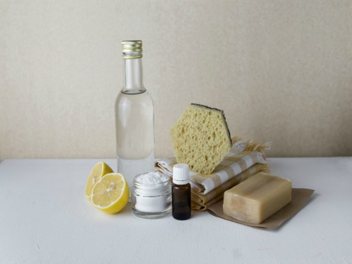 Pulizie green: come fare e usare uno sgrassatore naturale