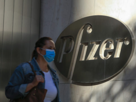 Il vaccino anticovid di Pfizer: cosa c'è da sapere