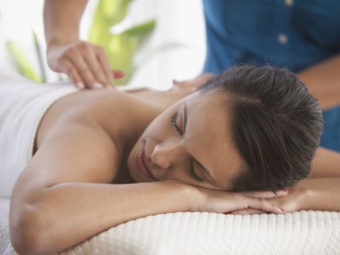 Massaggio Lomi Lomi: che cos'è, a chi serve e quali sono i suoi benefici?