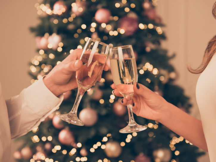 Il Galateo delle feste: dal look al brindisi, ecco le regole di bon ton da rispettare