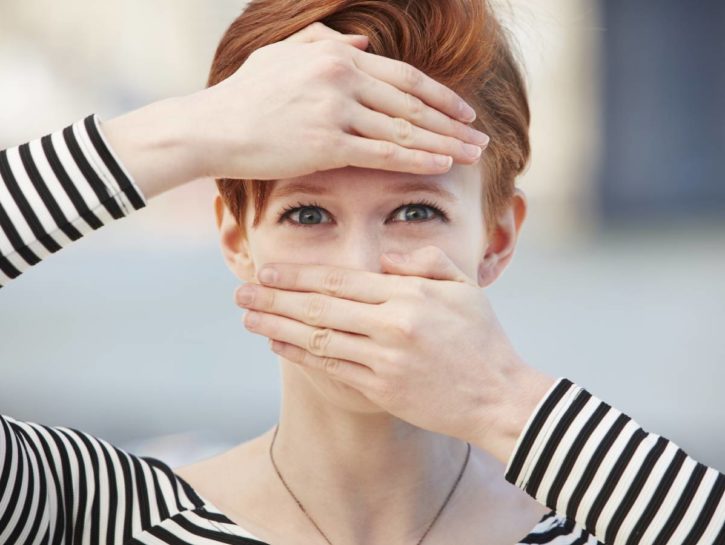7 modi per smettere di dare peso ai pareri altrui e concentrarci su noi stesse