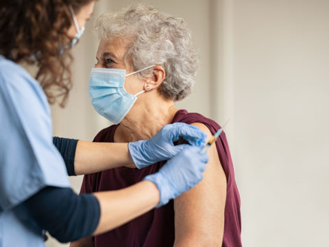 Covid e vaccino: cosa c’è da sapere sulle allergie