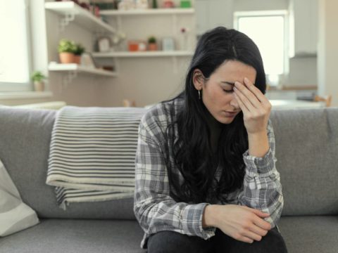 Sei emotivamente esausta? Come capirlo e come superare questa fase