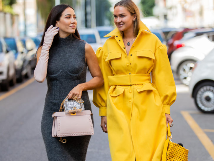 Giallo Illuminating e Ultimate Gray sono i colori Pantone 2021. Ecco come mixarli tra loro nei tuoi look