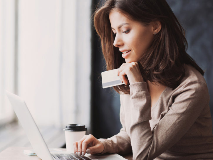 Shopping con un click: gli store di moda online da tenere d’occhio in tempi di saldi