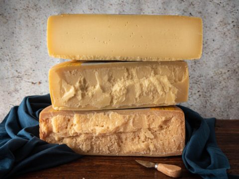 Amore e tradizione: l’arte della stagionatura del formaggio Asiago