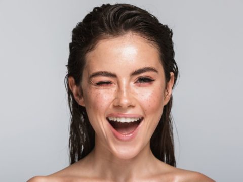 Cos'è il lavaggio no-poo, che ti permette di pulire i tuoi capelli senza usare lo shampoo