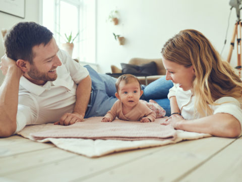 Spagna: mamma e papà avranno lo stesso congedo parentale