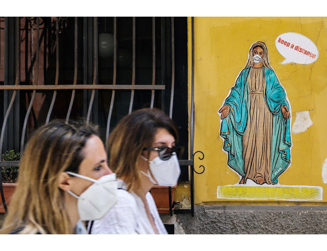 L’immagine ai tempi del CovidAnche la Madonna, opera di Flase, raccomanda di indossare la mascheri