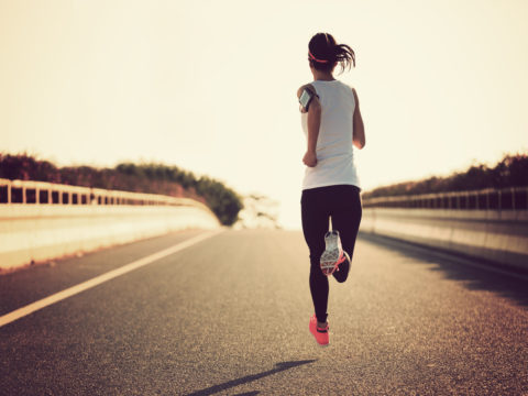 10 modi per correre più velocemente senza sentirti troppo stanca