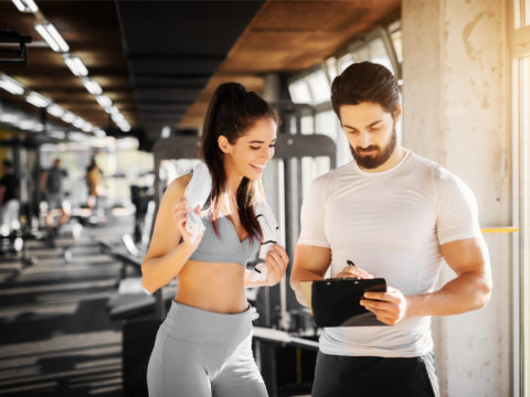 Allenarsi 30 minuti al giorno vale più di lunghe sessioni in in palestra. Lo dicono i trainer dei vip