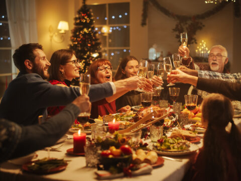 Cosa regalare agli ospiti a Natale: 5 idee per gli invitati