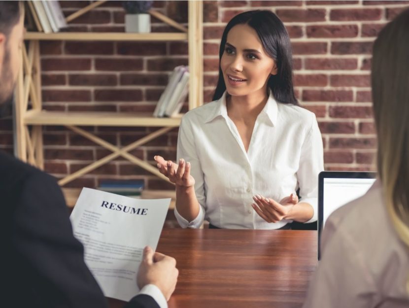 Colloquio di lavoro, ragazza intervistata