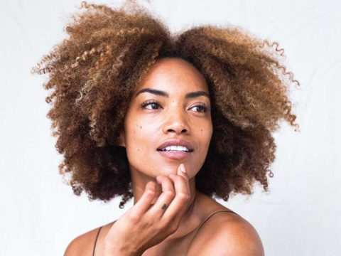 Skinification: la tendenza beauty per il 2021 che invade il make up e la haircare