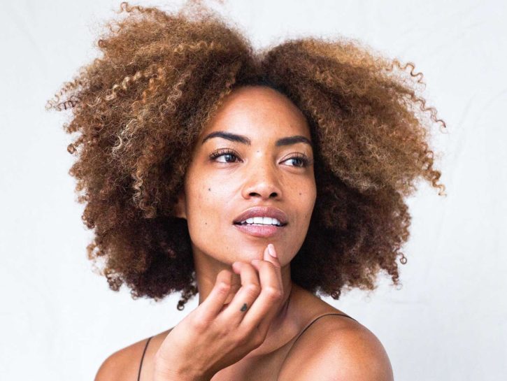 Skinification: la tendenza beauty per il 2021 che invade il make up e la haircare