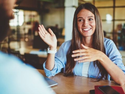 Galateo della conversazione: le regole per parlare con tutti senza perdere lo stile