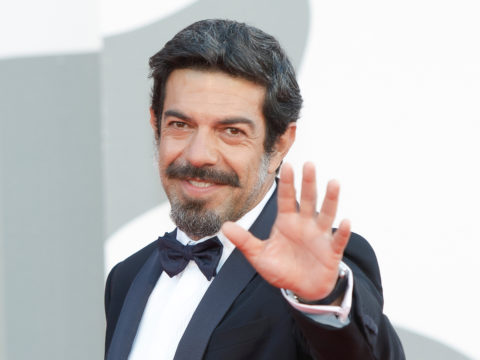 Pierfrancesco Favino nel film internazionale "Promises"