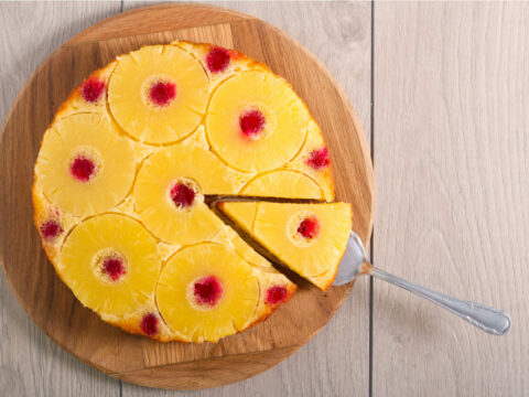 Torta all'ananas sciroppata
