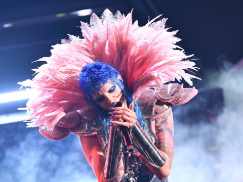 Achille Lauro: il look ispirato a Velvet Goldmine e al glam rock a Sanremo 2021