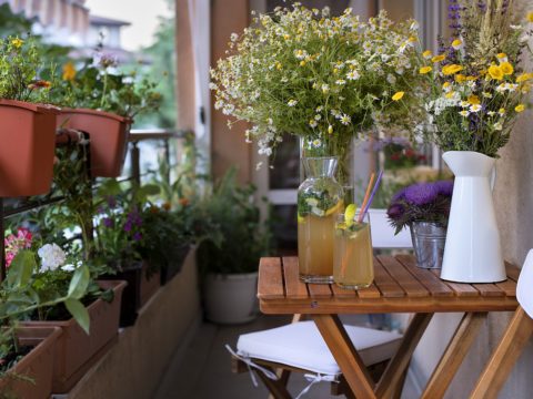 Home decor: cosa possiamo mettere sul balcone e cosa invece no?