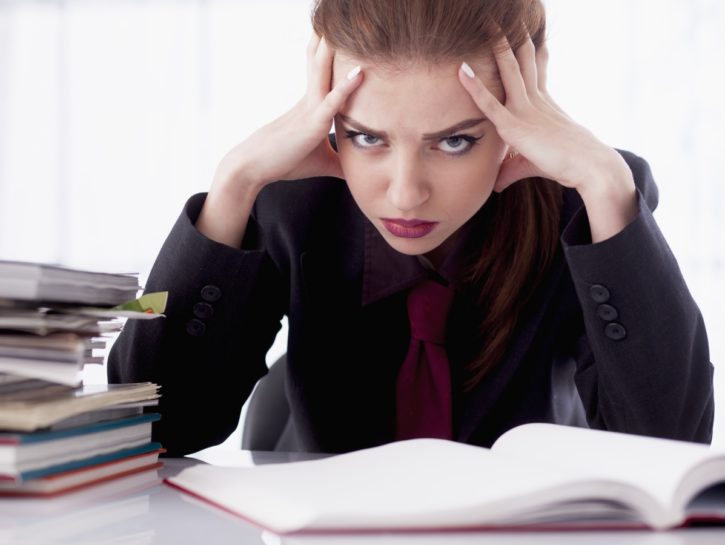 Cosa fare se la tua collega ha un atteggiamento passivo-aggressivo?