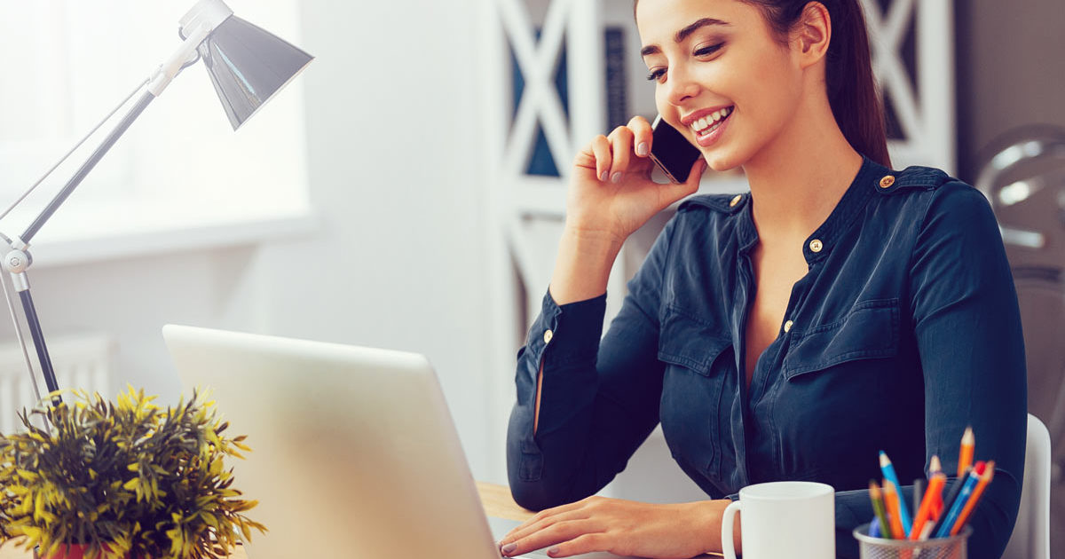 Офисный работник. Помощник руководителя картинки. Помощник руководителя в нижнем. Успешная женщина руководитель. Красивая девушка в офисе.