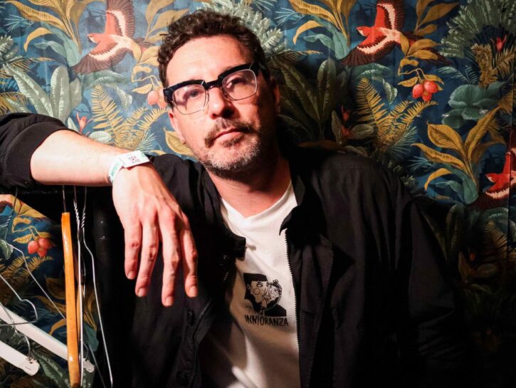 Chi è Willie Peyote, a Sanremo con Grazie ma no grazie