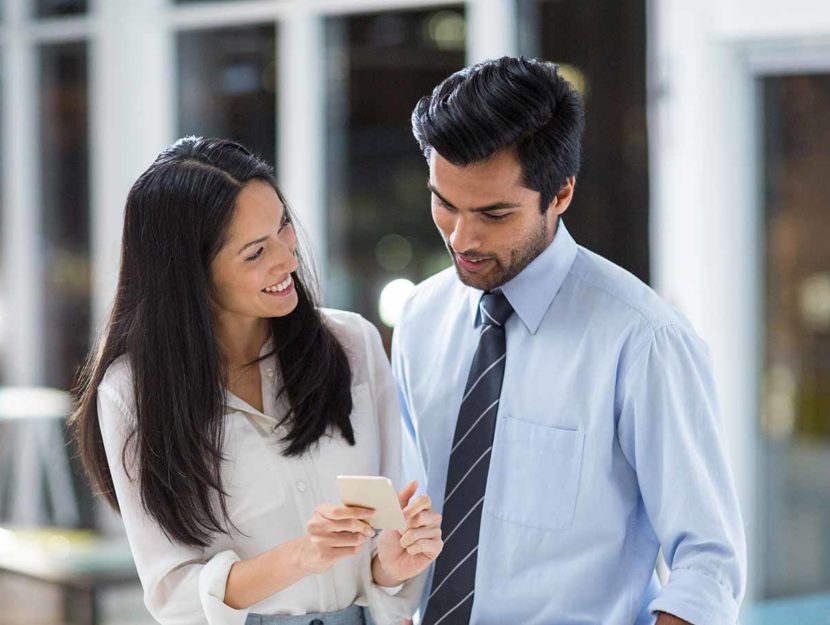 Uomo e donna sul lavoro